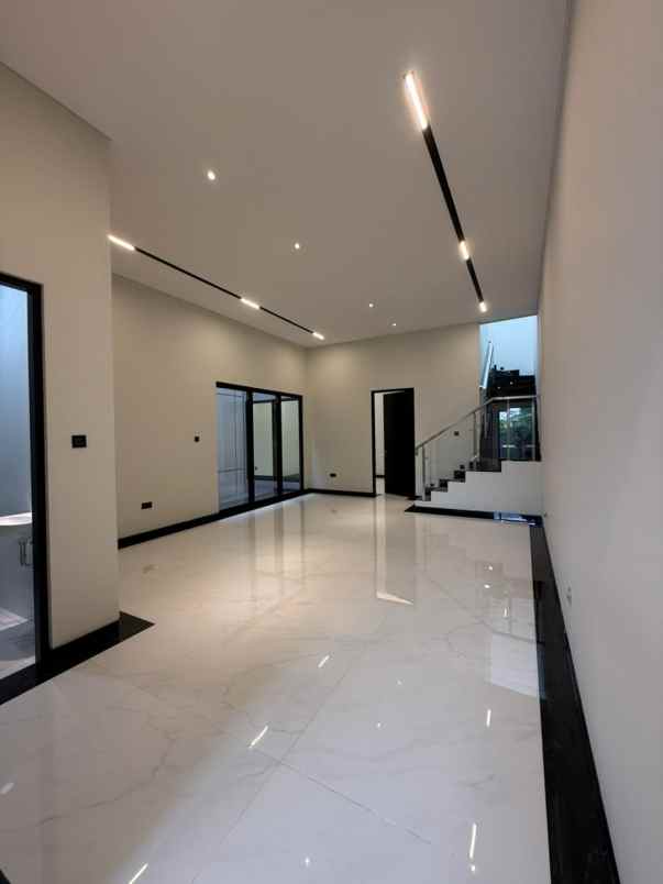 rumah baru estetik manyar kertoadi surabaya lt 150m2