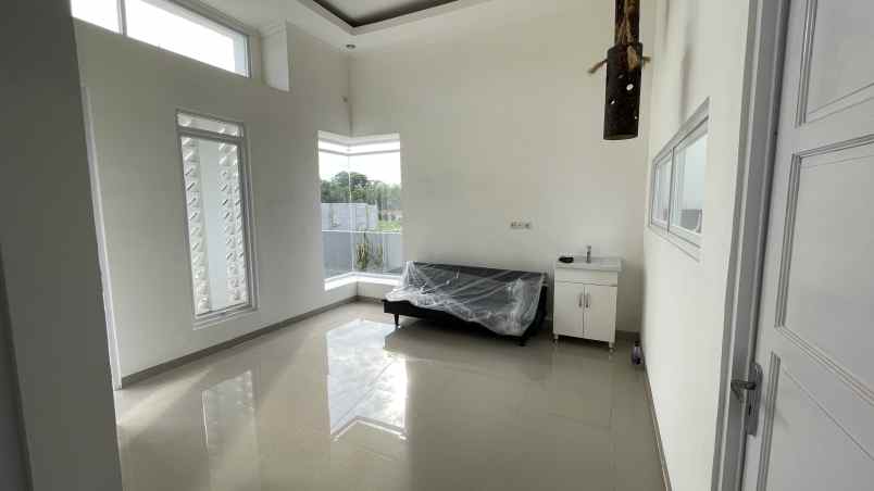 rumah bergaya modern tropical di purwakarta