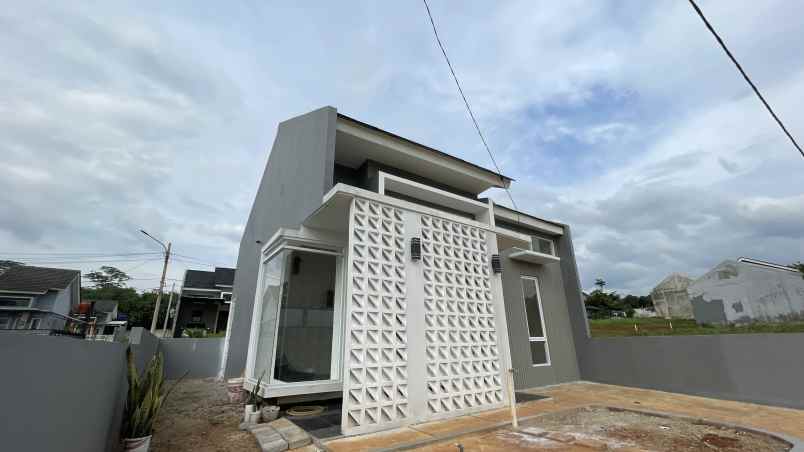 rumah bergaya modern tropical di purwakarta