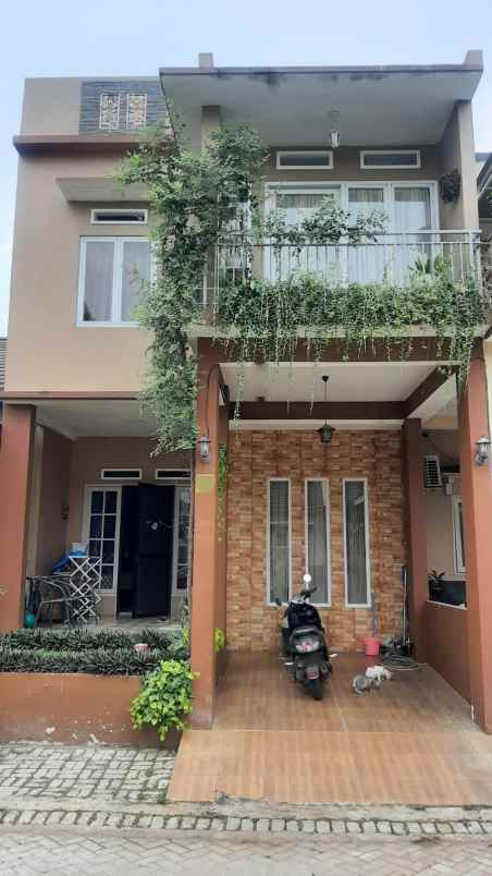 rumah cantik 2 5 lantai di metland cileungsi