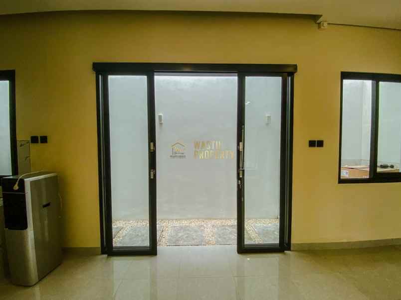 rumah cantik mewah 500 meter dari jalan godean