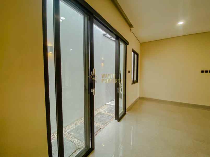 rumah cantik mewah 500 meter dari jalan godean