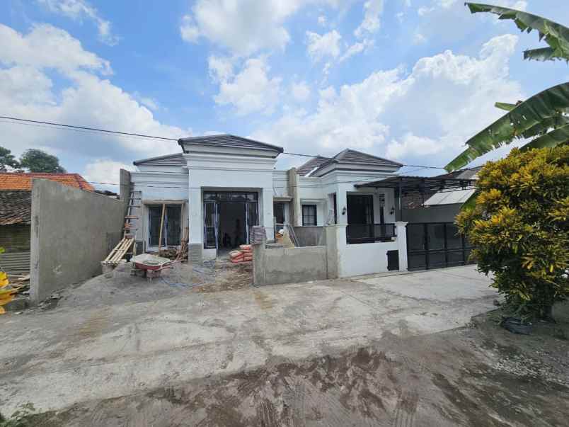 rumah cantik timur jl kaliurang km 12 5 sleman jogja