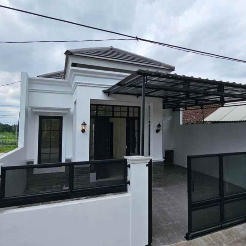 rumah cantik timur jl kaliurang km 12 5 sleman jogja