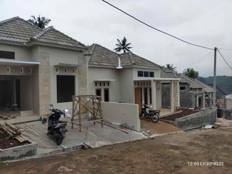 rumah cluster lingkungan islami di banyumanik