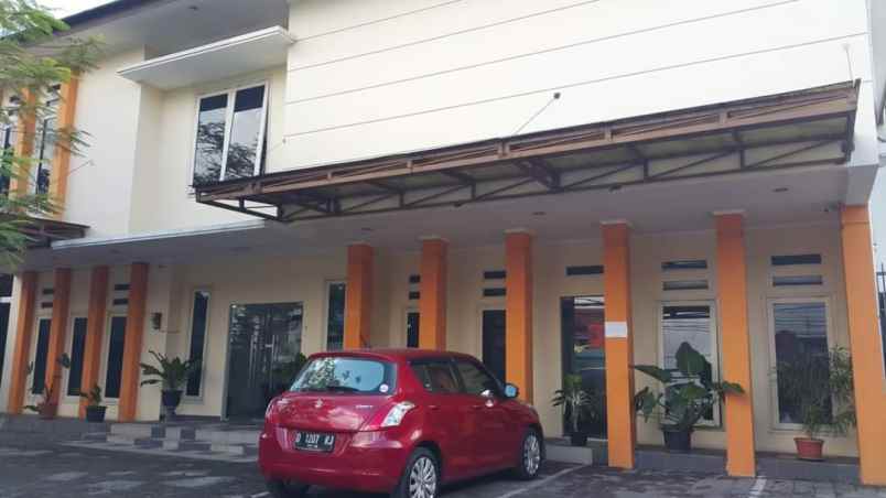 rumah cocok untuk usaha di cikutra bandung