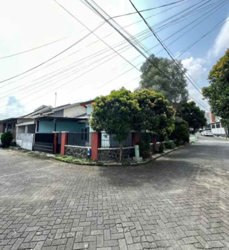rumah de saxofone town house lowokwaru malang