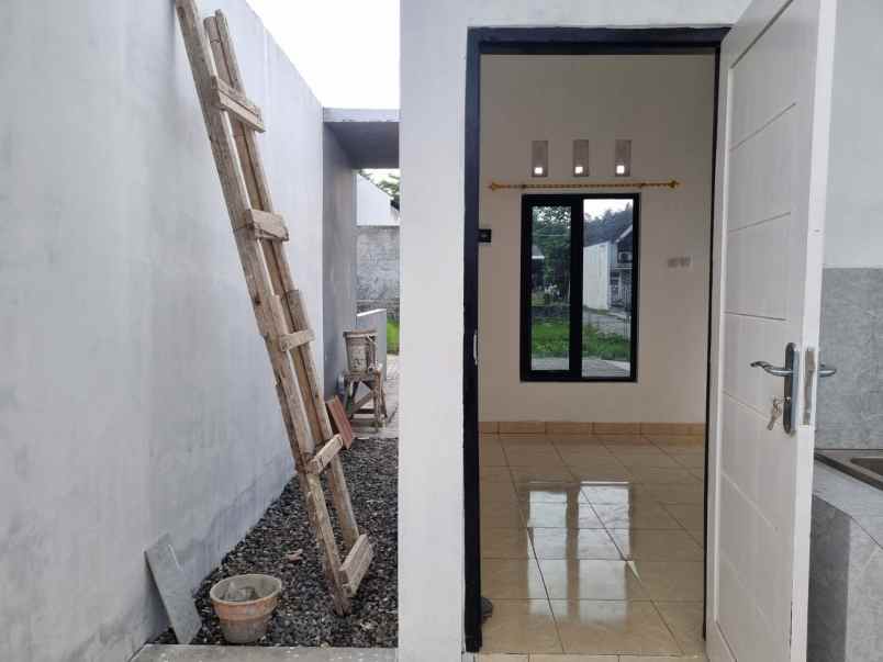 rumah estetik siap huni dekat jalan raya wates