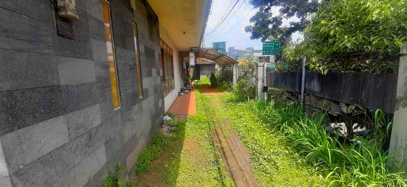 rumah hitung tanah main road dago bandung