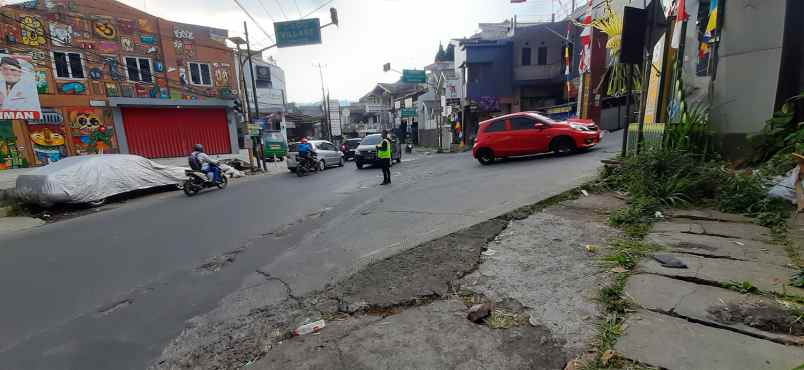 rumah hitung tanah main road dago bandung