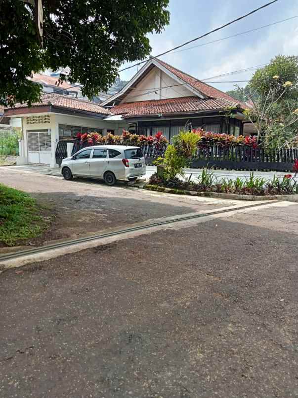 rumah hook dalam komplek pinggir jalan dago bandung