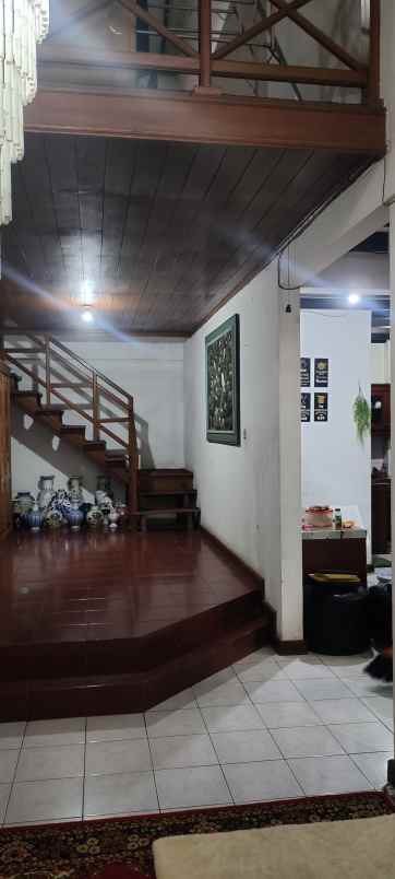 rumah hook strategis bebas banjir lingkungan tenang