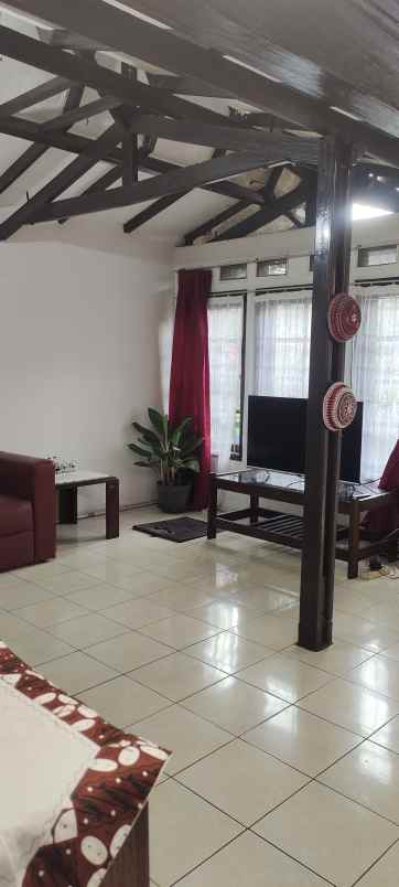 rumah hook strategis bebas banjir lingkungan tenang