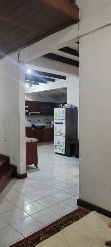 rumah hook strategis bebas banjir lingkungan tenang