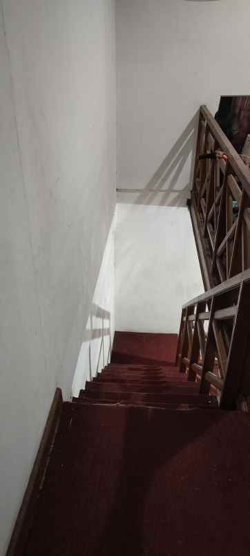 rumah hook strategis bebas banjir lingkungan tenang