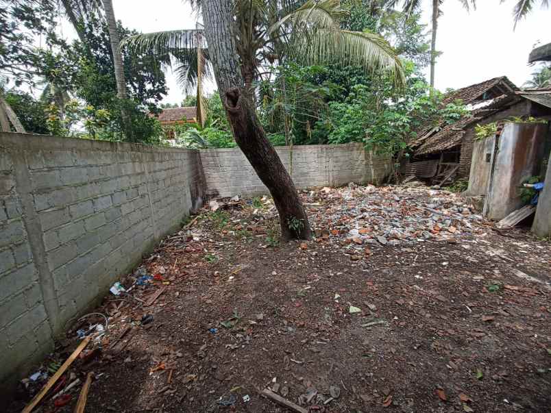 rumah huni dan ruang usaha di tepi jalan palagan km 13