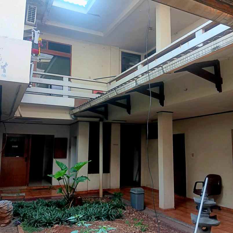 rumah kantor daerah strategis patal senayan gbk