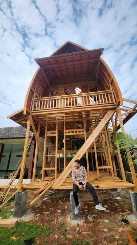 rumah kayu rumah lumbung dua lantai tingkat