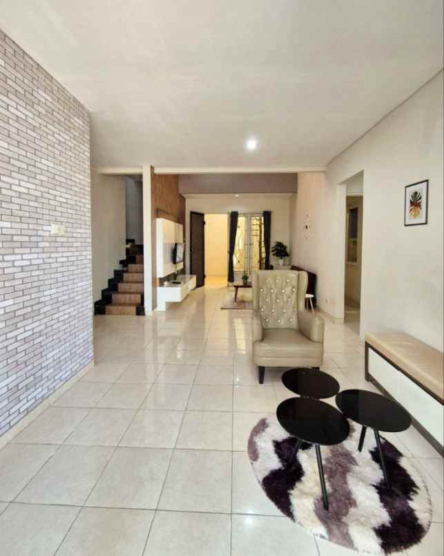 rumah laguna regency pakuwon city siap huni furnish