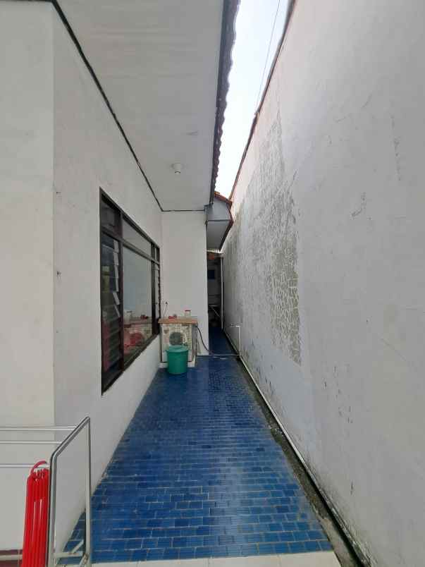 rumah lama terawat dekat sekolah nsa unair kampus b