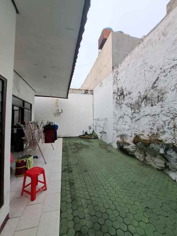 rumah lama terawat dekat sekolah nsa unair kampus b