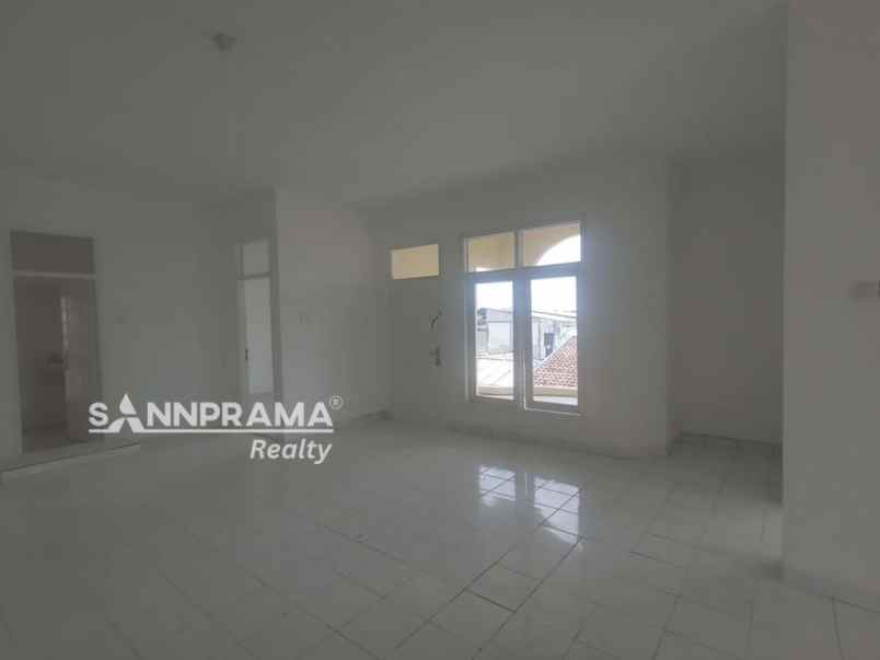 rumah luas 2 lantai lokasi strategis beji depok rihkus