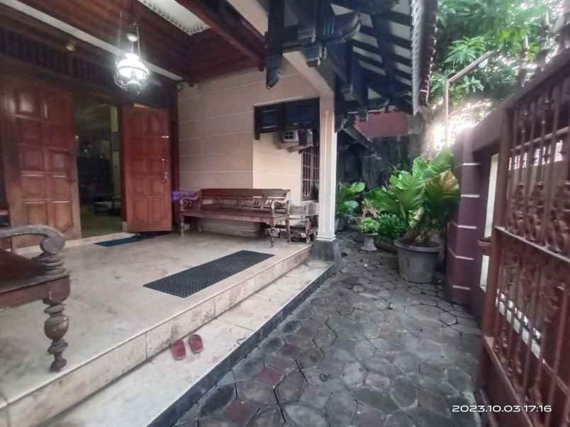 rumah mewah 2lt dekat stadion sriwedari