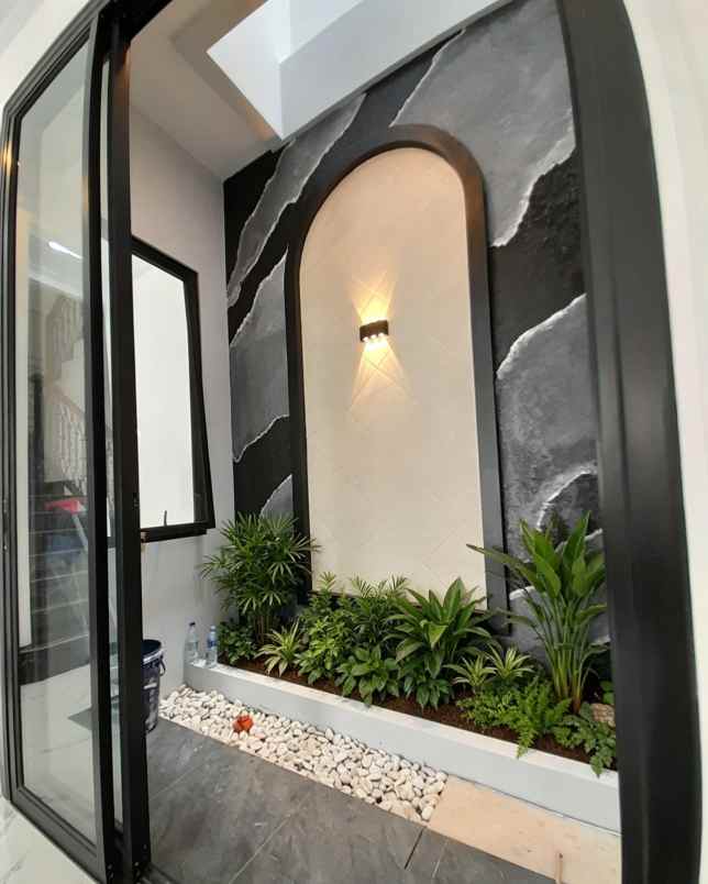 rumah mewah 3 lantai dalam komplek banyak fasilitas