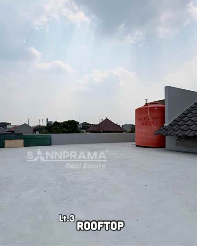 rumah mewah ada rooftop di margonda depok
