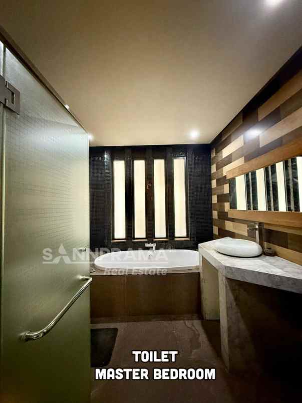 rumah mewah ada rooftop di margonda depok