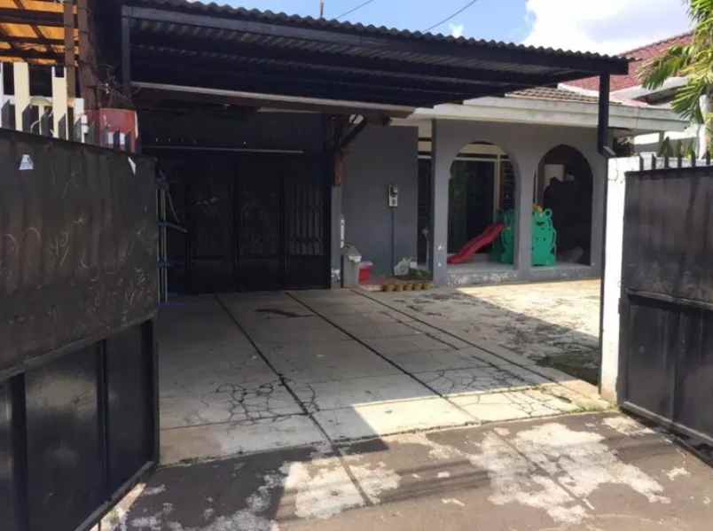 rumah mewah asri strategis di pulomas jakarta pusat