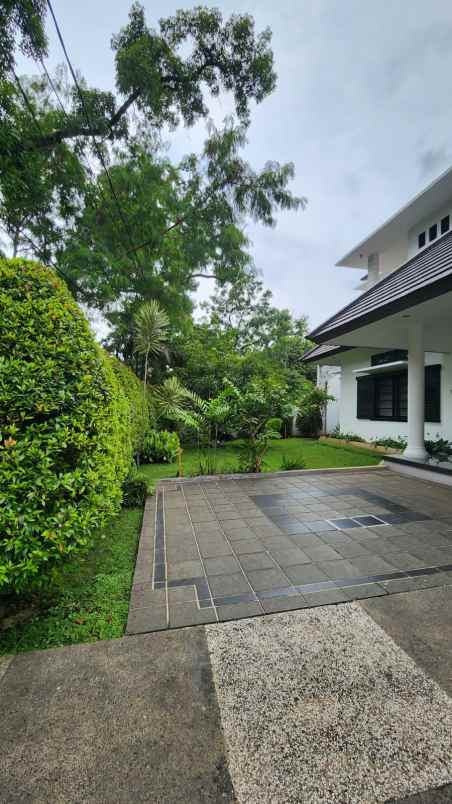 rumah mewah dekat gedung sate diponegoro supratman