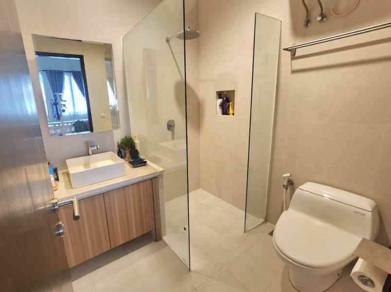 rumah mewah dekat slipi jaya kemanggisan jakatta barat