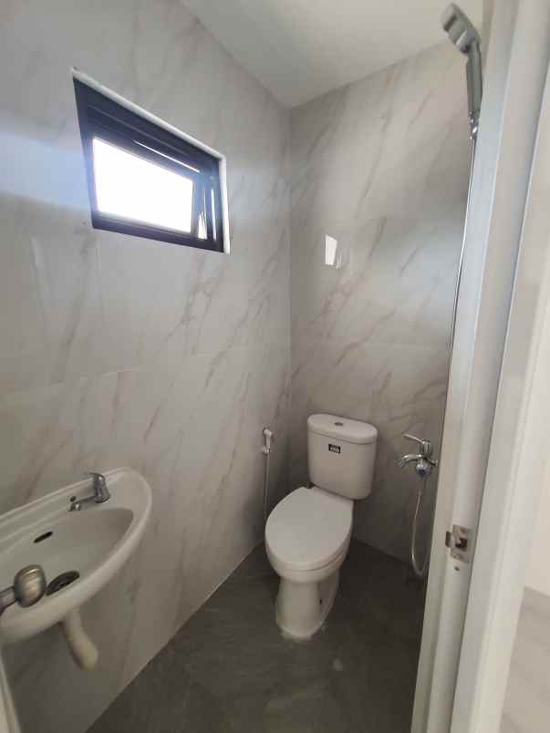 rumah mewah di kalimulya depok