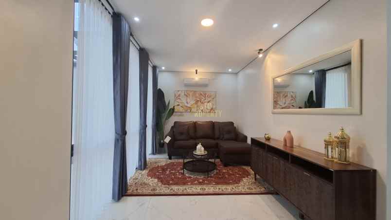 rumah mewah furnished dekat kampus ui jogja jakal