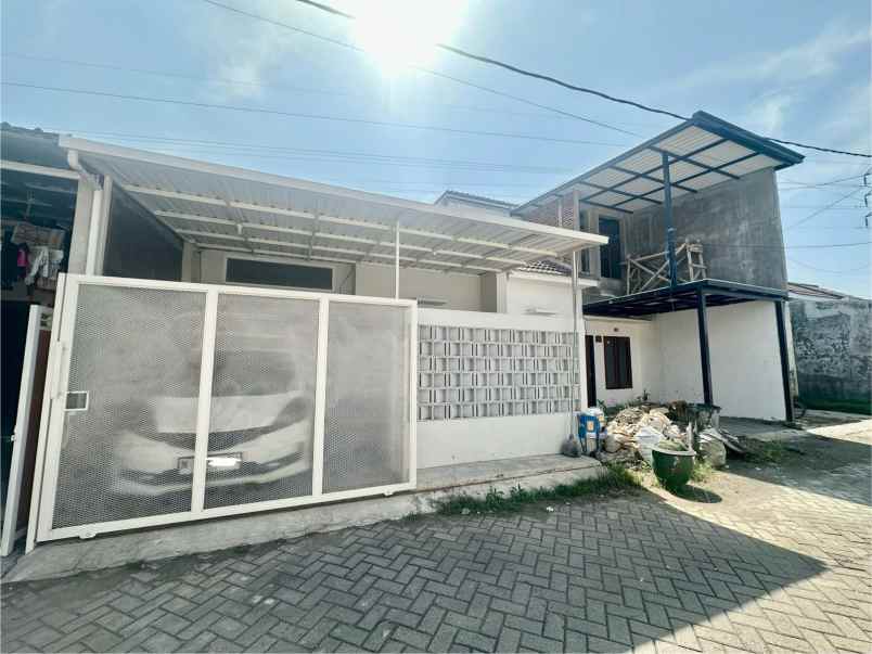 rumah minimalis cantik terawat di kedungkandang malang