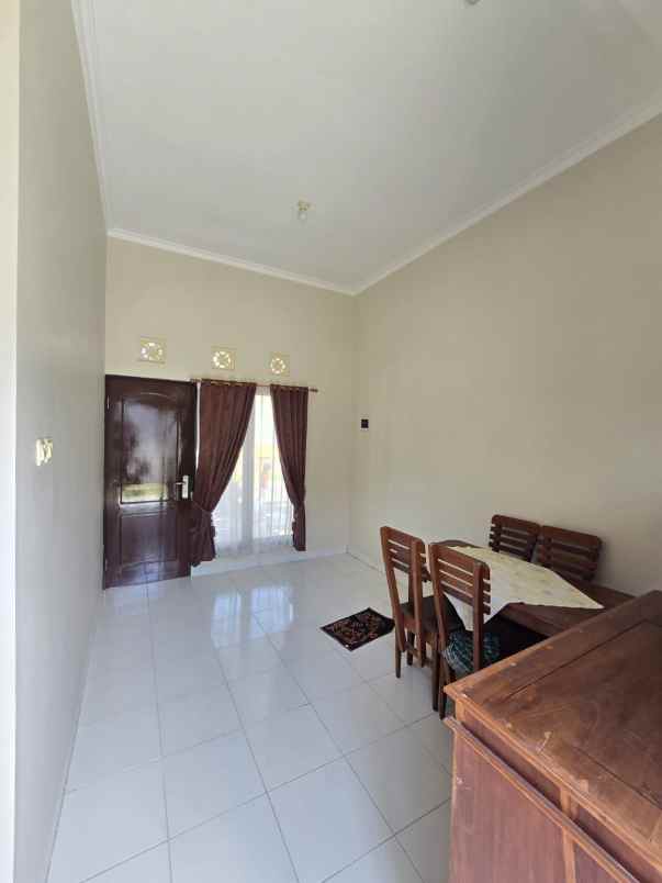 rumah minimalis modern teras bali mijen semarang