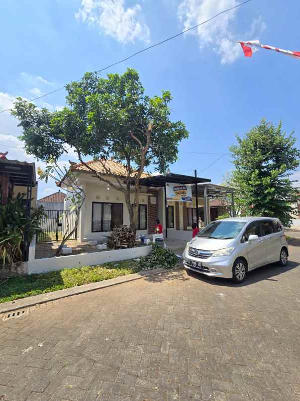 rumah minimalis modern teras bali mijen semarang
