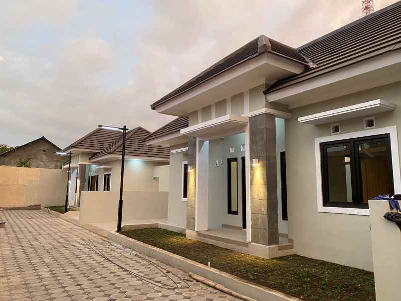 rumah modern 100 meter dari jalan utama jogja solo