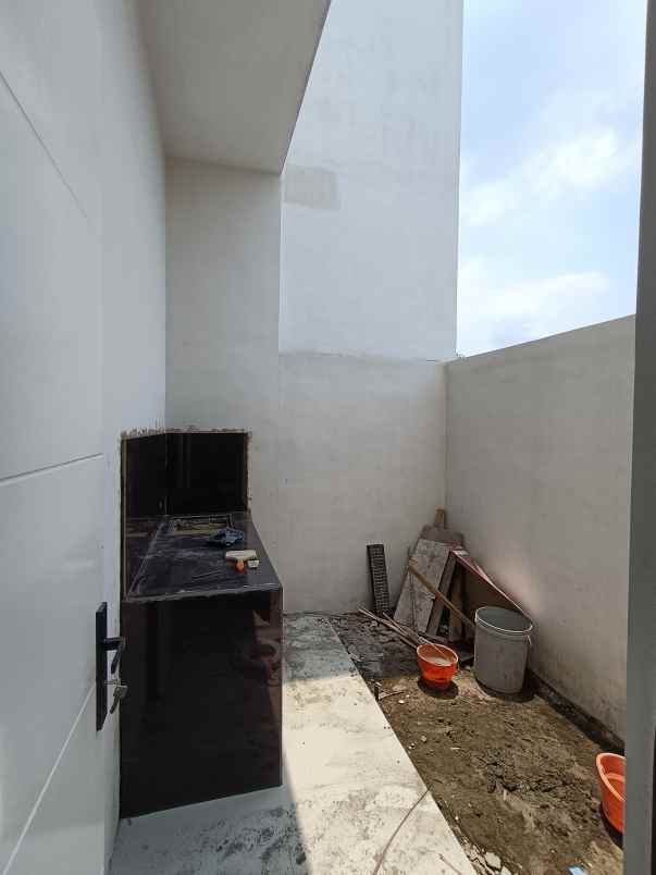 rumah modern 2 lantai timur tol sawojajar malang