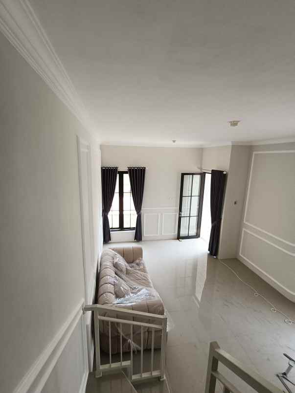 rumah modern 2 lantai timur tol sawojajar malang