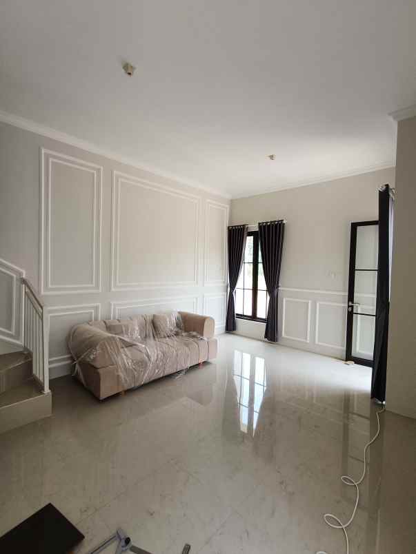 rumah modern 2 lantai timur tol sawojajar malang