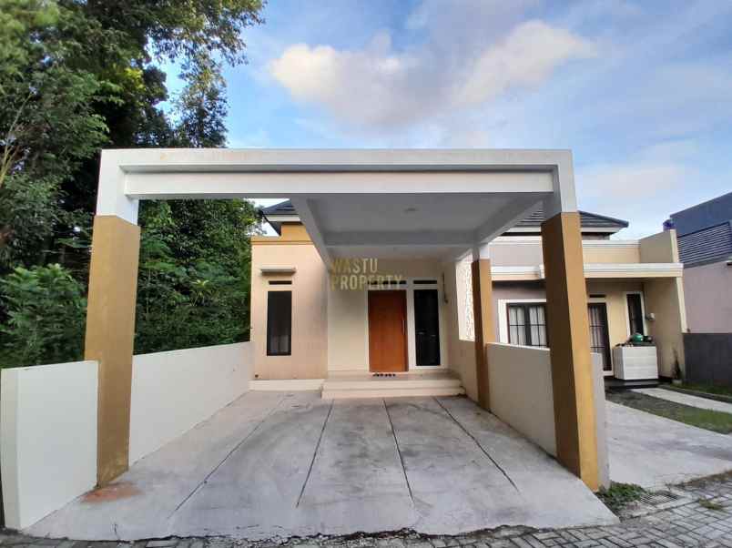 rumah modern cantik harga murah dekat kampus uii
