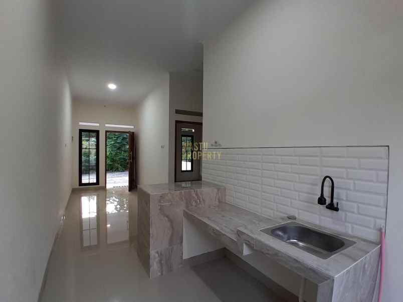 rumah modern cantik harga murah dekat kampus uii