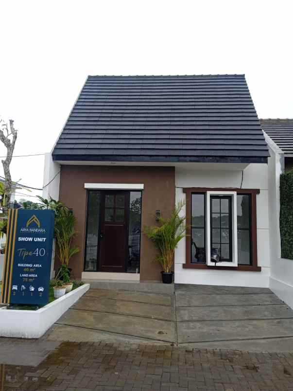 rumah modern minimalis dekat bandara abd saleh