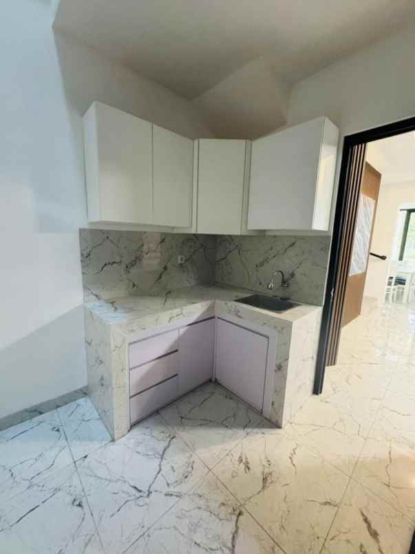 rumah pakuwon city new minimalis siap huni furnish