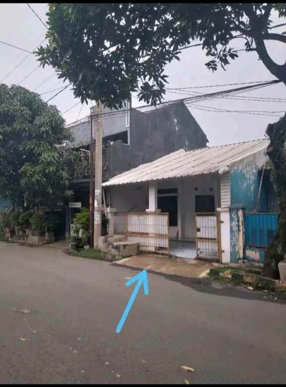 rumah pinggir jalan raya