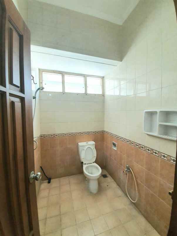 rumah raya ngagel jaya utara cocok untuk usaha