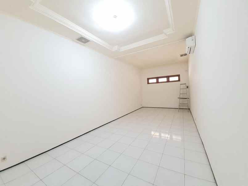 rumah raya ngagel jaya utara cocok untuk usaha