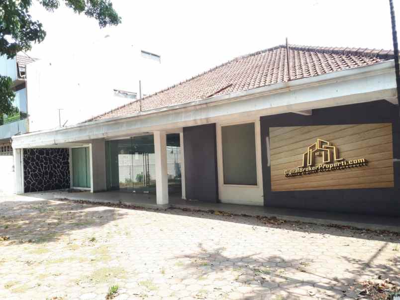 Rumah Ex Kantor Siap Pakai Lokasi Strategis Tengah Kota Bandung